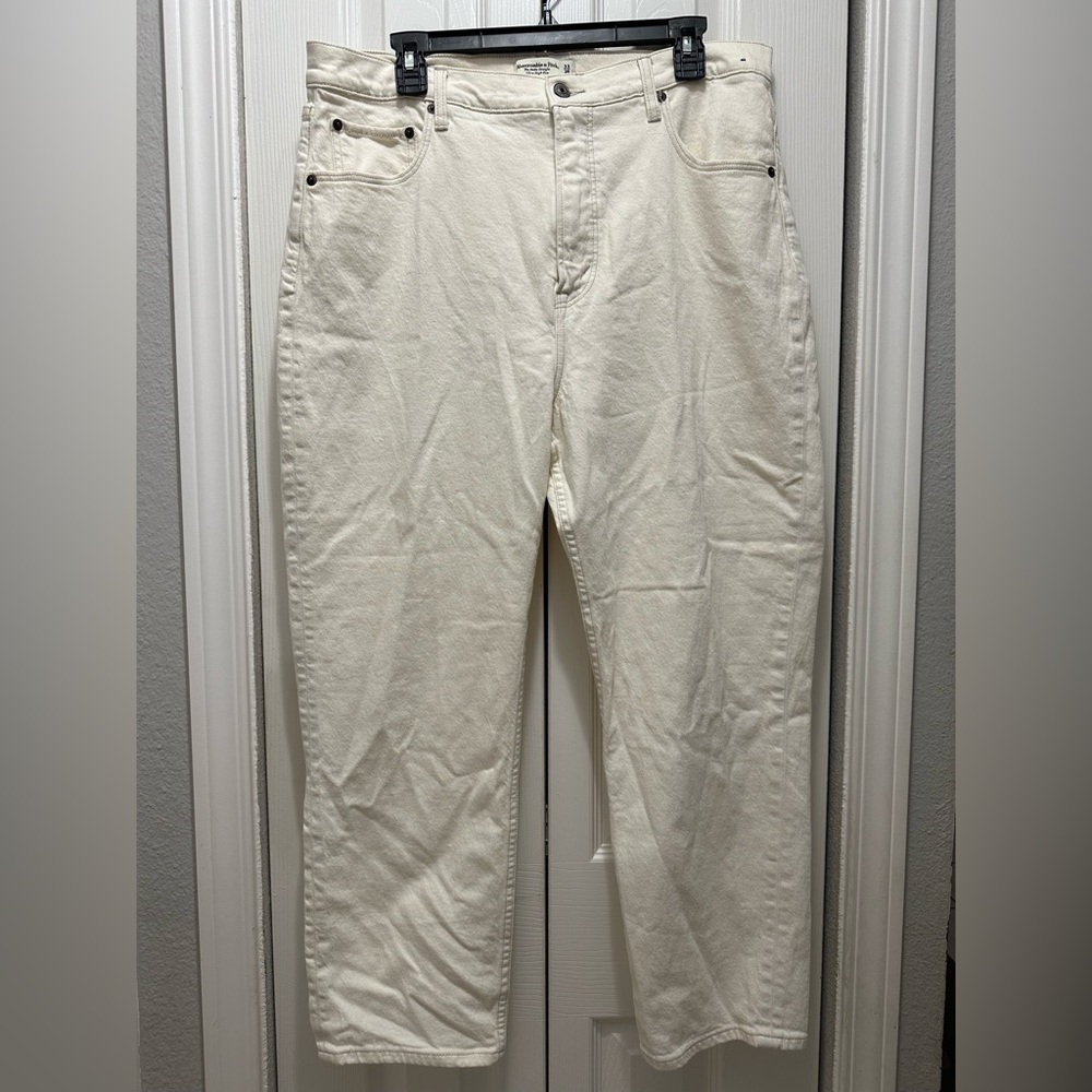 Abercrombie & Fitch Love Curve Ultra High Rise Jeans in Cream‎